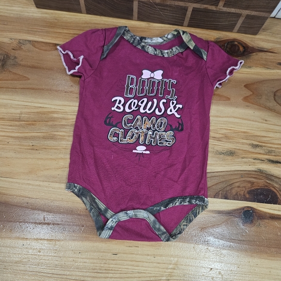 Infant Mossy Oak Camo & Converse Onesies Bundle - Picture 4 of 6